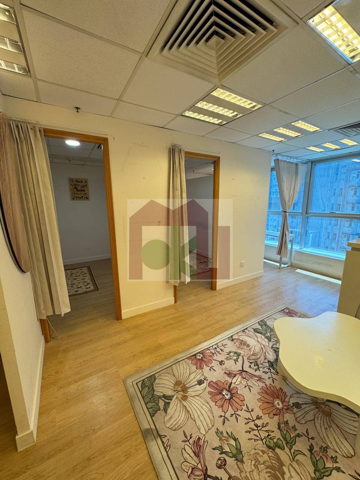 South Gate Commercial Centre unit photo